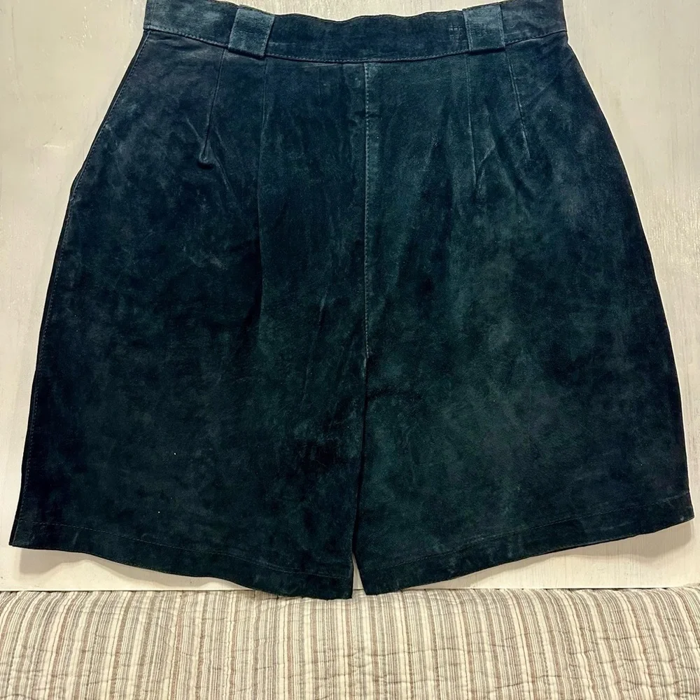 90s Leather Collection Black High Waisted Pleated Leather Short 11/12 - Picture 4 of 10